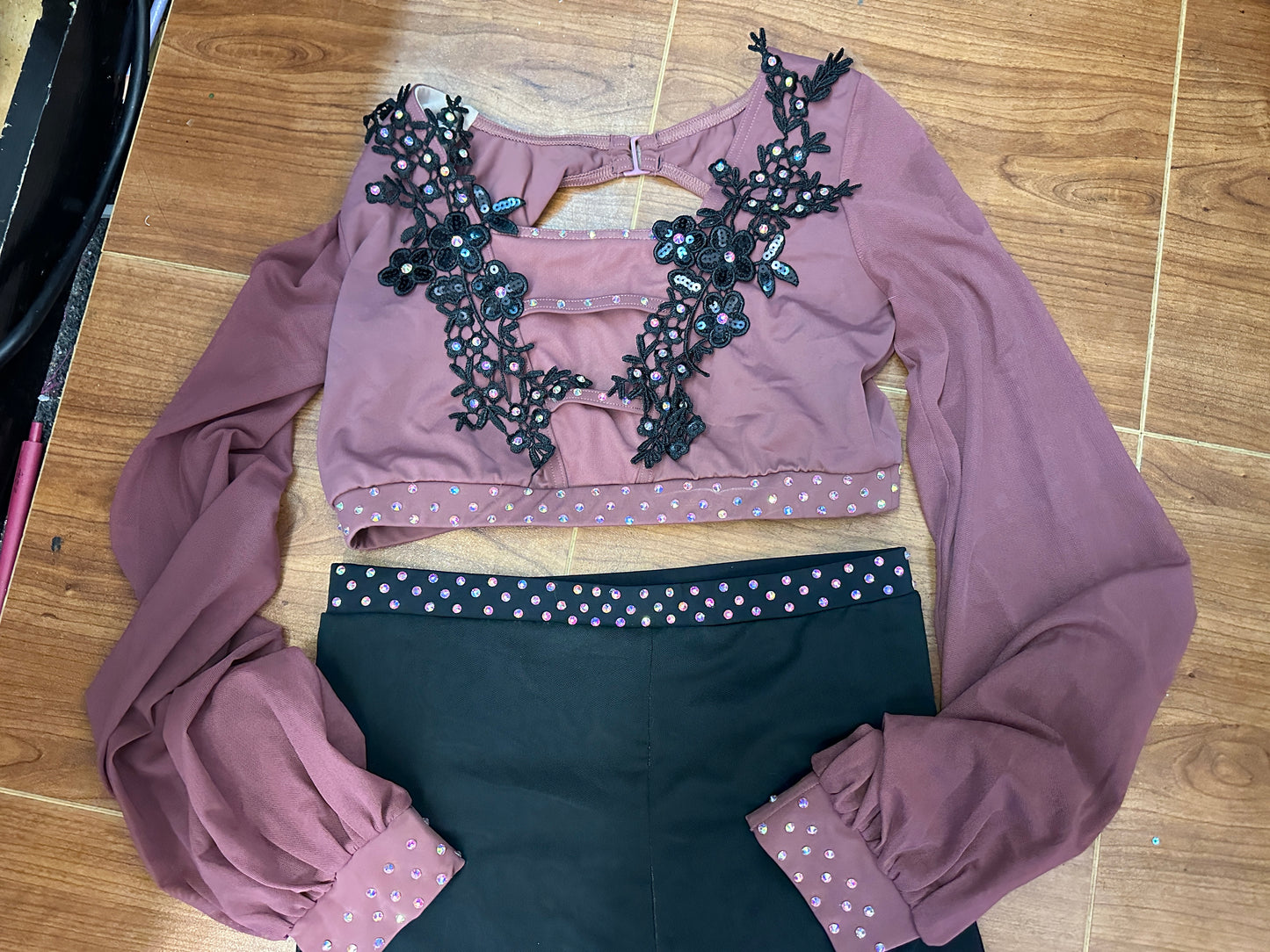 Pre-Owned Costume Small Adult Burgundy Weissman SM12283 Jazz Lyrical Contemporary 2 pc Rhinestones Mesh