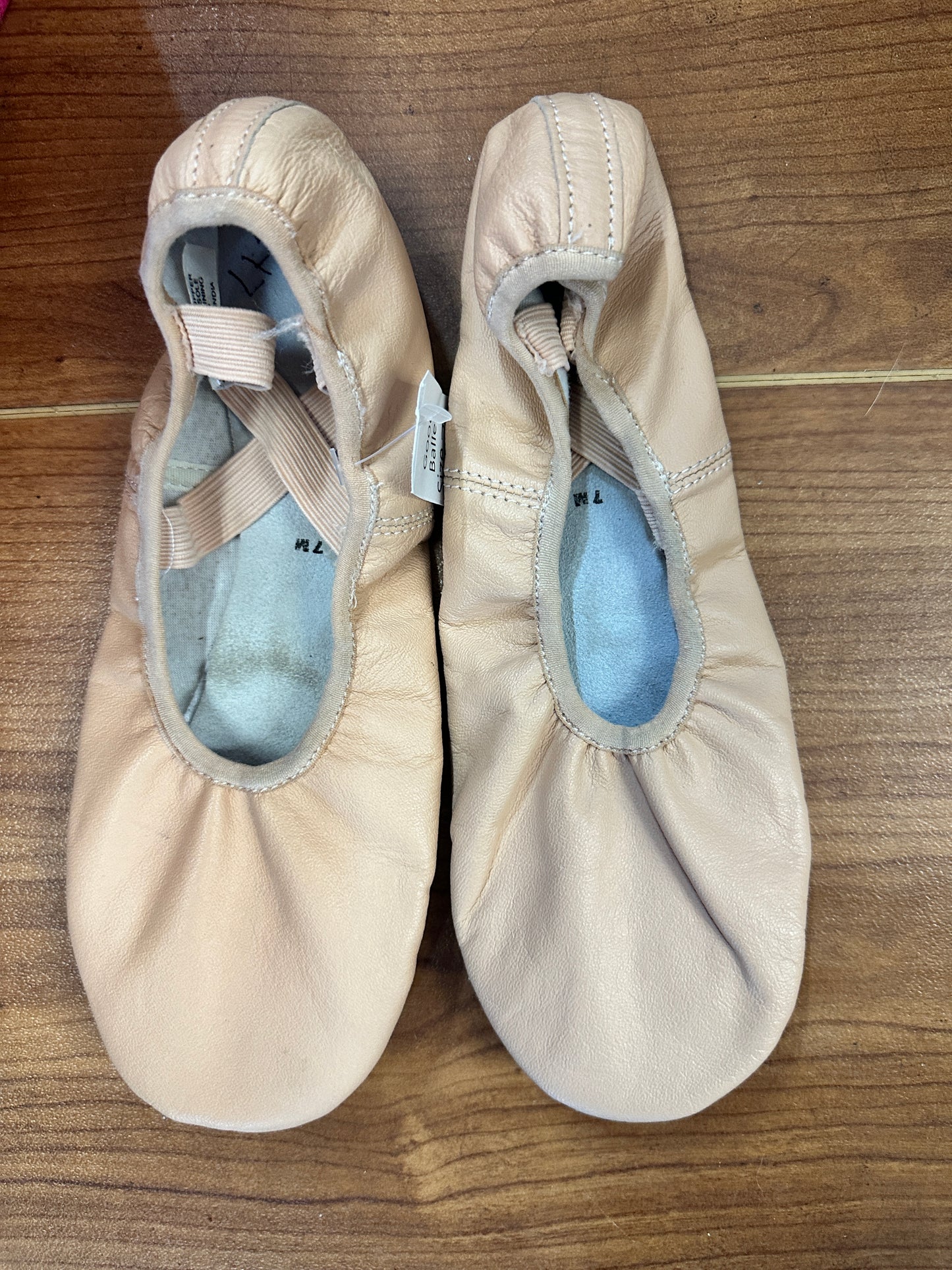 Pre-Owned Ballet Shoes DUX Dance Adult 7M Man Made Split Sole