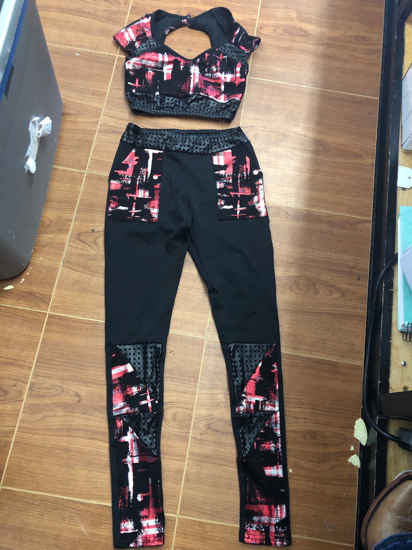Pre-Owned Costume Medium Child Red Reverence Jazz Contemporary Acro 2 pc Plaid Metallic