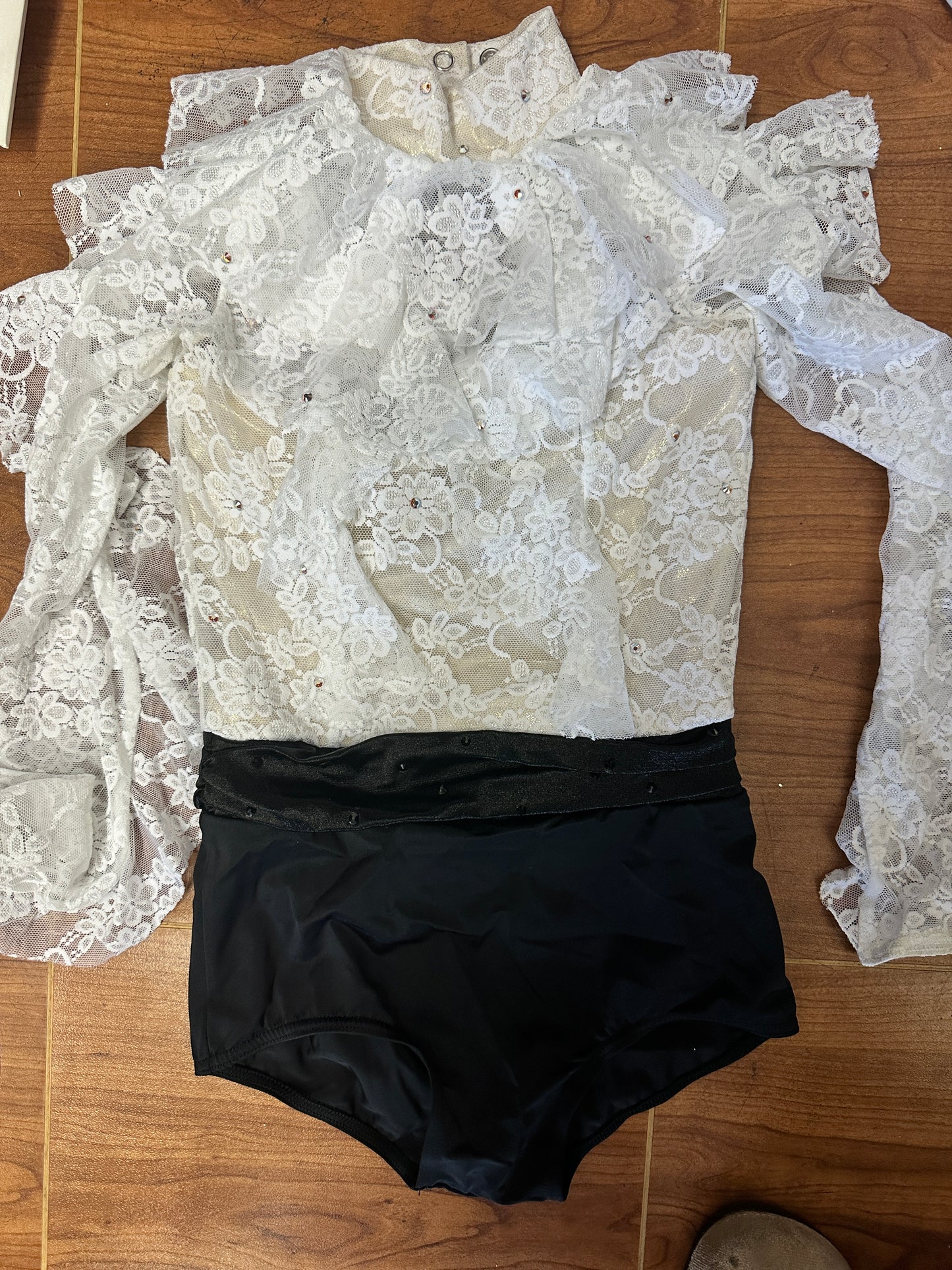 Pre-Owned Costume Intermediate Child White Weissman SL10547 Jazz Lyrical Contemporary Lace Ruffles Unitard