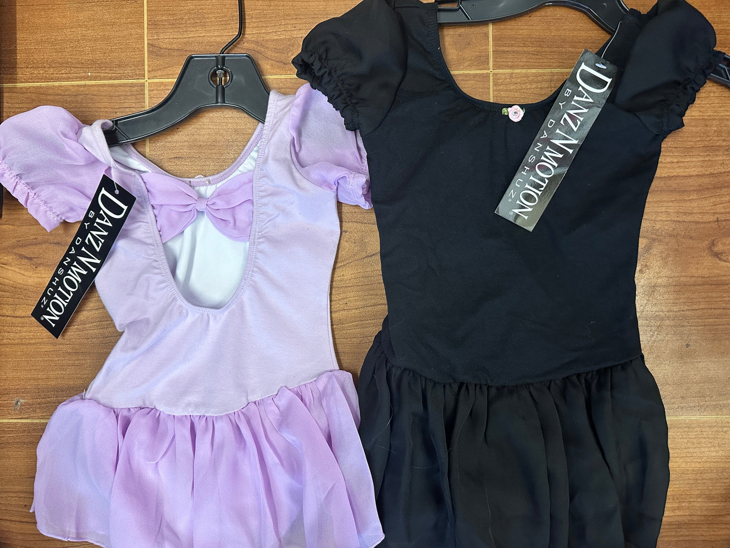 New Closeout Leotard Danskin 714 Lavender or Black Child Sizes Puff Sleeve Dress