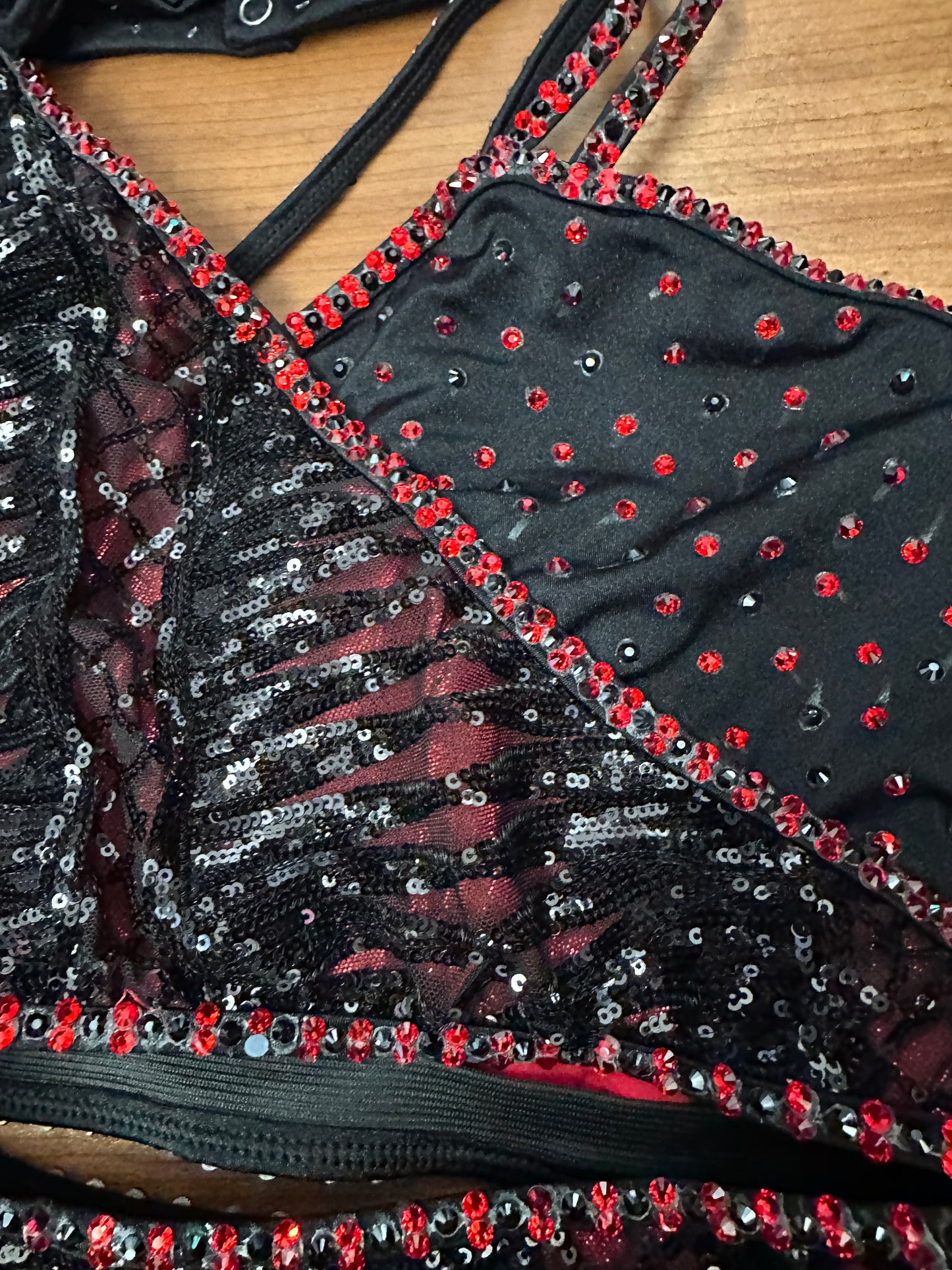 Pre-Owned Costume Petite Adult Red 10th House TH24166 Jazz Tap Musical Theater Sequin 2 pc Fringe