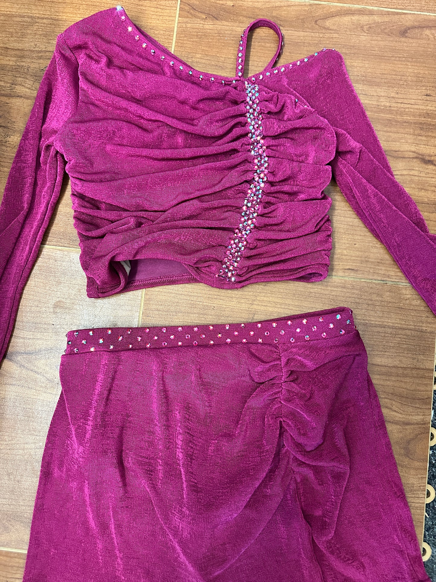 Pre-Owned Costume Medium Child Magenta Weissman 17174/17126 Lyrical Contemporary Jazz 2 pc Rhinestone Long Sleeve