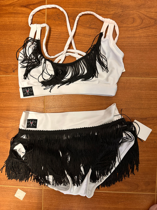 Pre-Owned Crop Top/Shorts Set Kandi Kouture XL Child White Fringe Jazz Contemporary