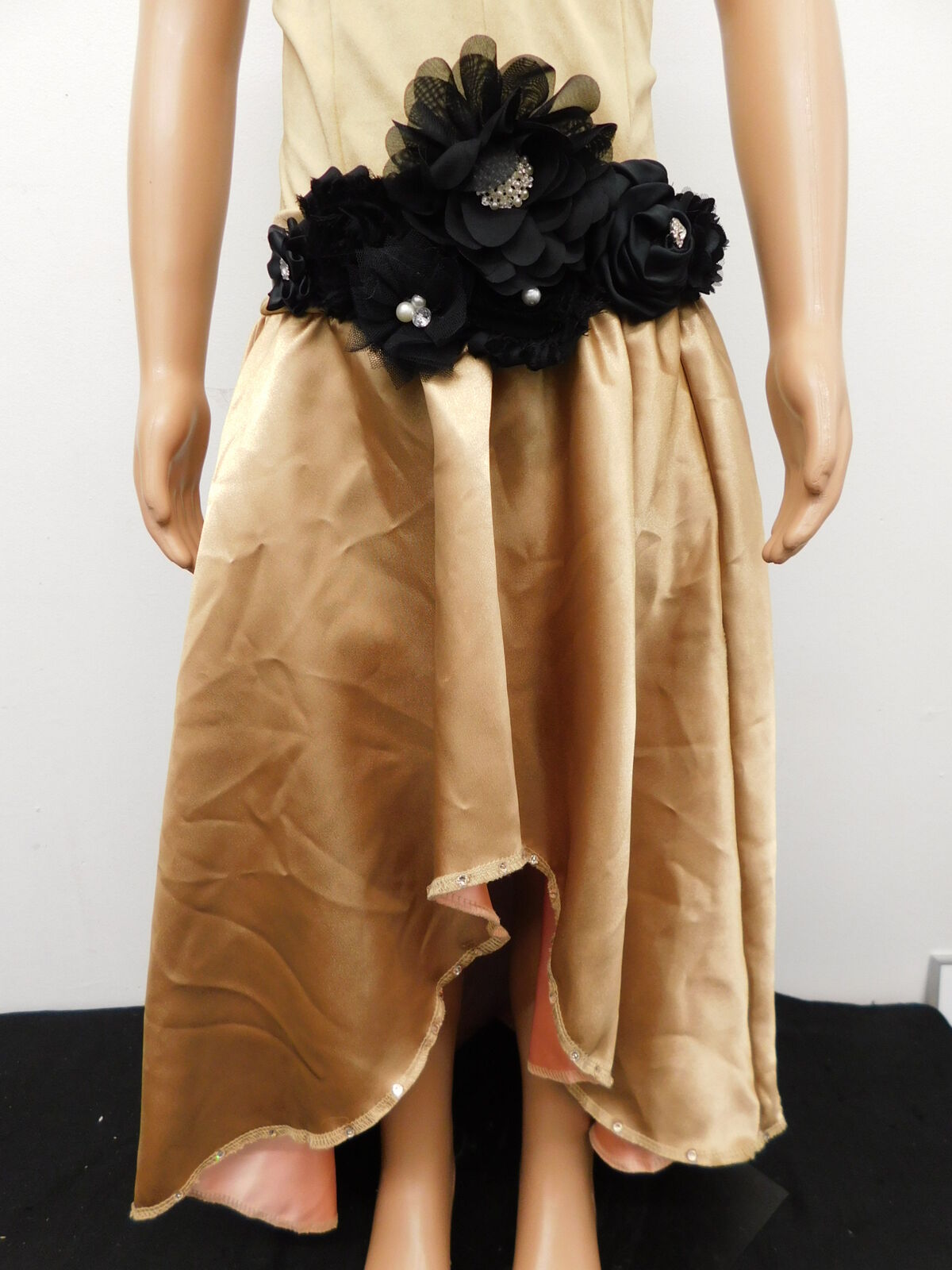 Pre-Owned Costume Kelle   Large Child Gold Flowy Dress Contemporary Stones