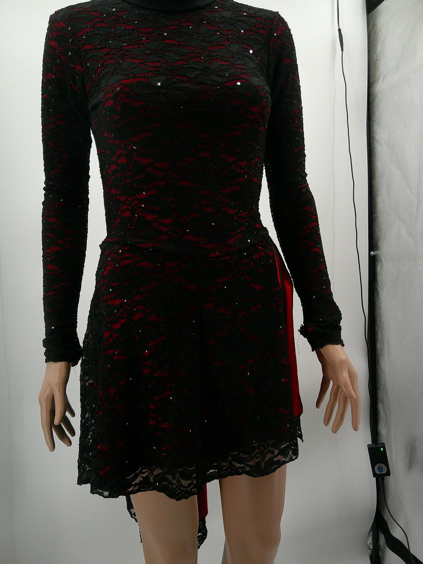 Pre-Owned Costume Unknown   Medium Adult Red Lace Tango Sequins Tango