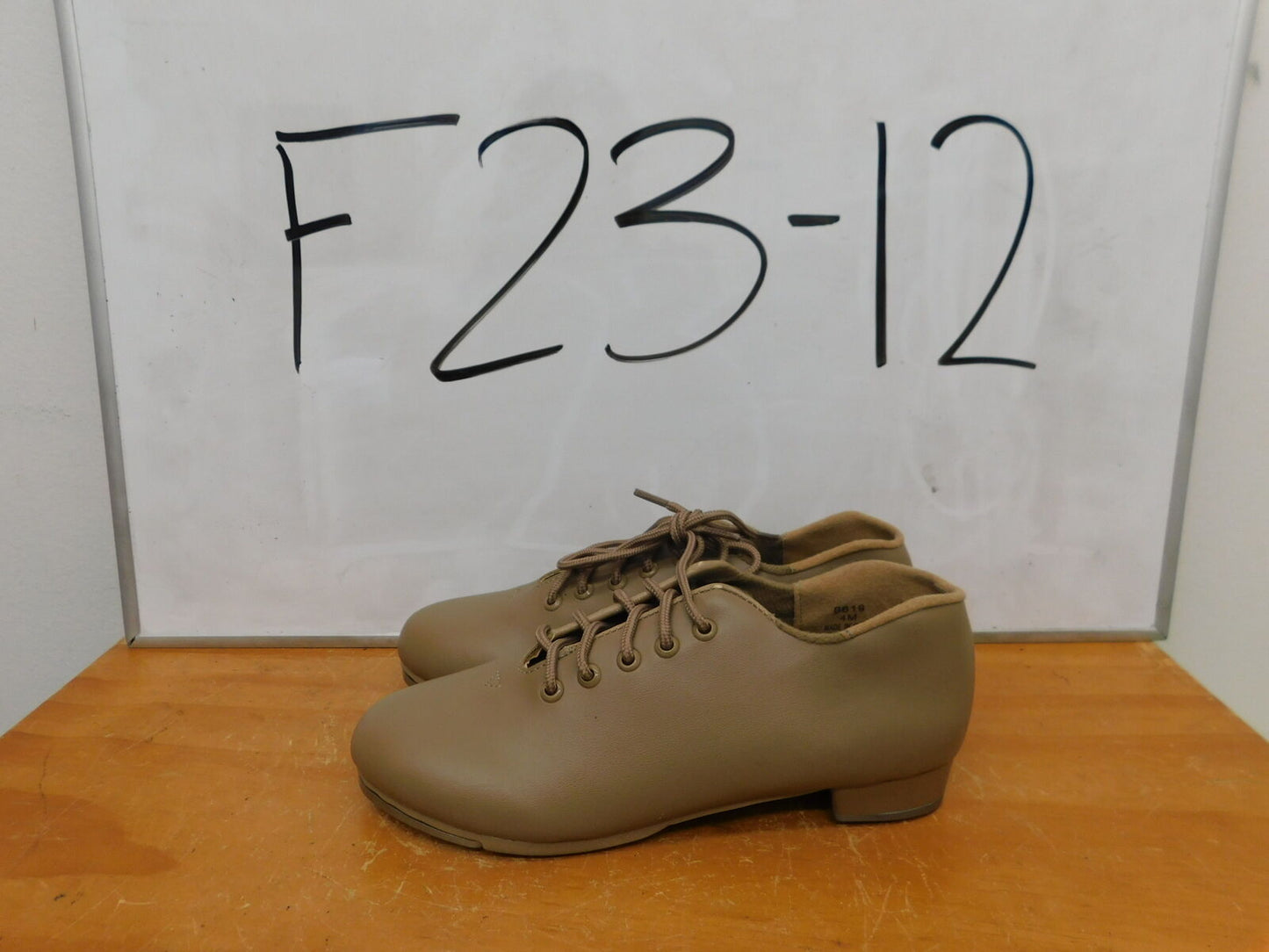 Pre-Owned Tap Shoes DanzNMotion Big Kid 4M Oxford   Student