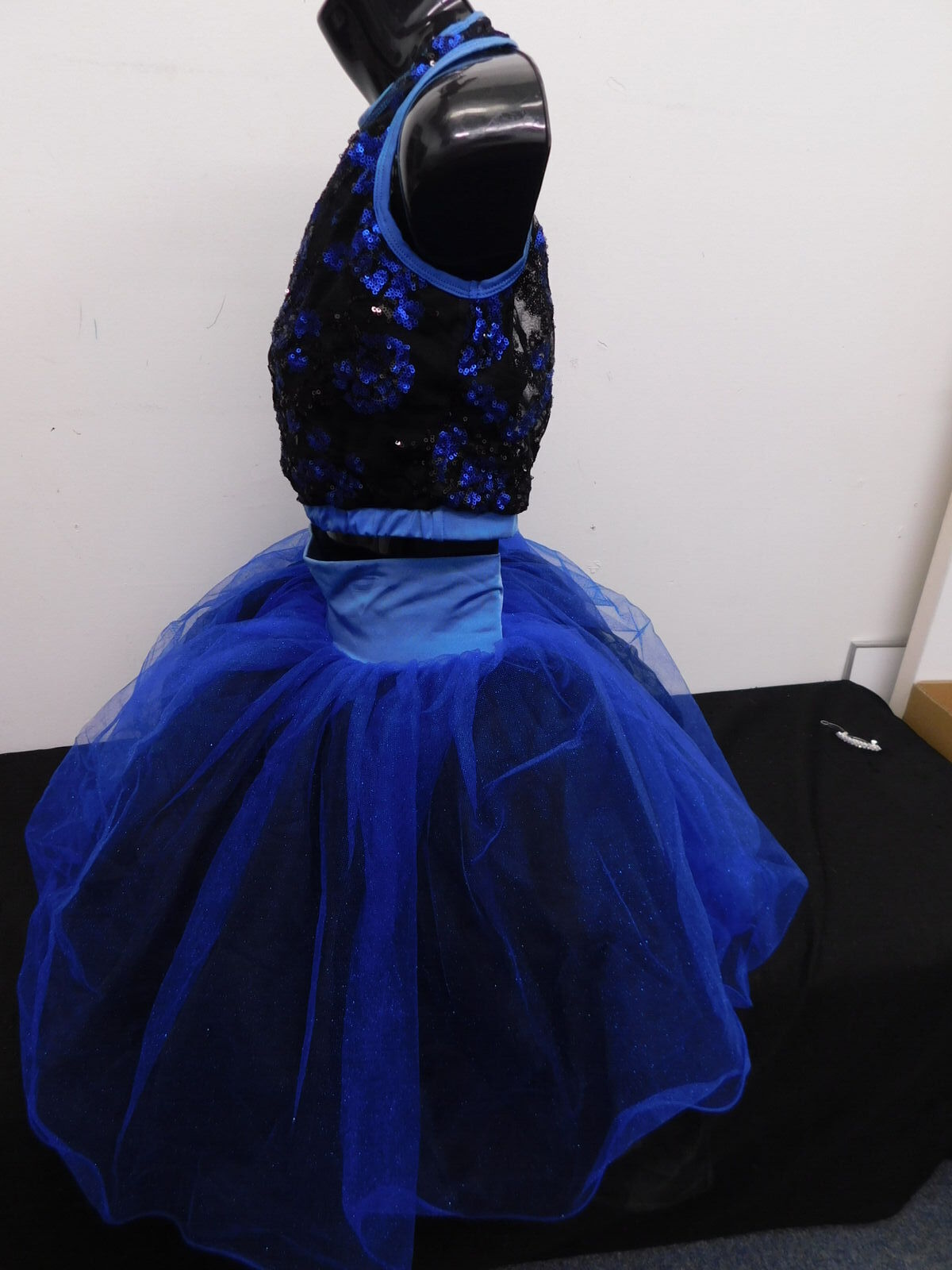 Pre-Owned Costume Curtain Call  J5262 Large Adult Blue 2pc Contemporary Sequin