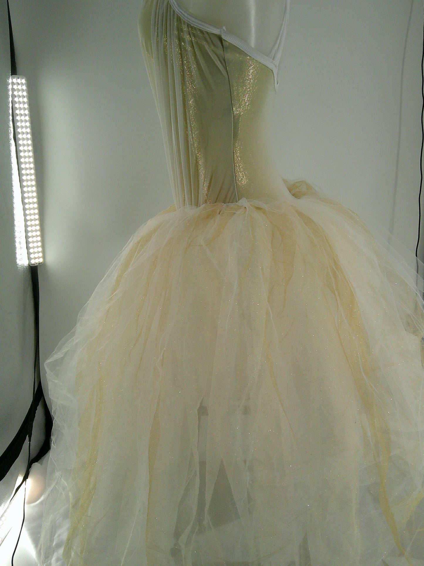 Pre-Owned Costume Curtain Call  C501L Medium Adult Gold  Tutu Ballet  Glitter