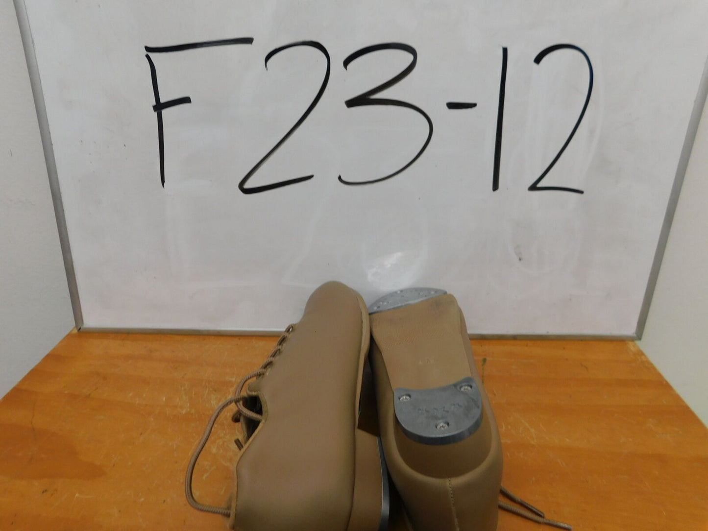 Pre-Owned Tap Shoes DanzNMotion Big Kid 4M Oxford   Student