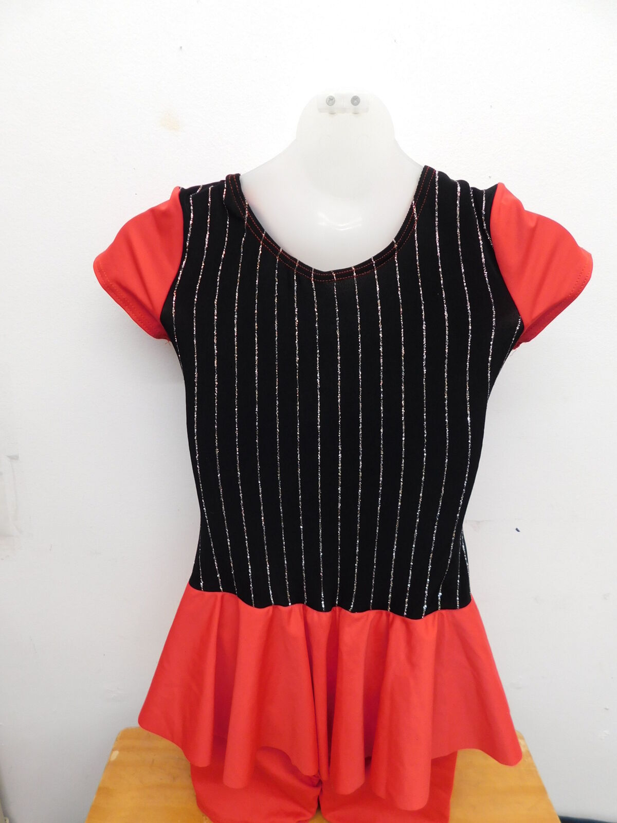 Pre-Owned Costume Weissman  4510 Large Child Red Dress Jazz Hip Hop Glitter Baseball
