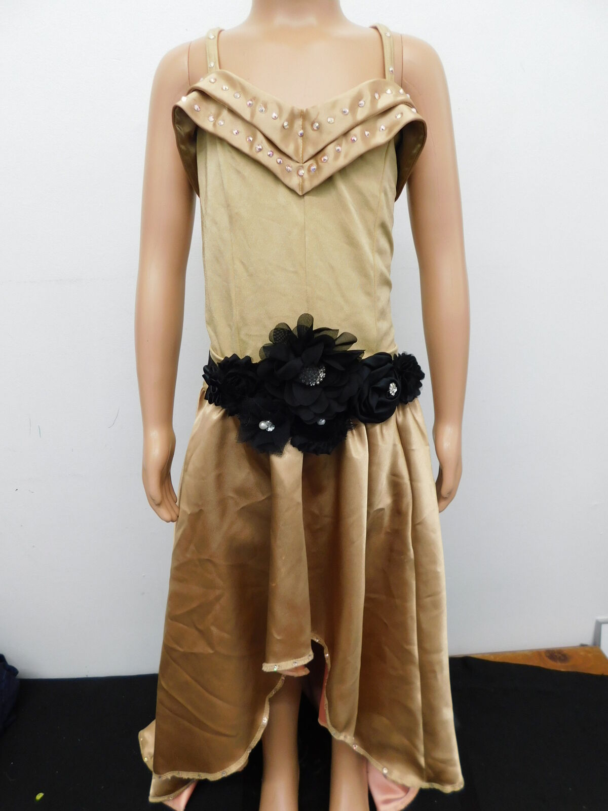Pre-Owned Costume Kelle   Large Child Gold Flowy Dress Contemporary Stones
