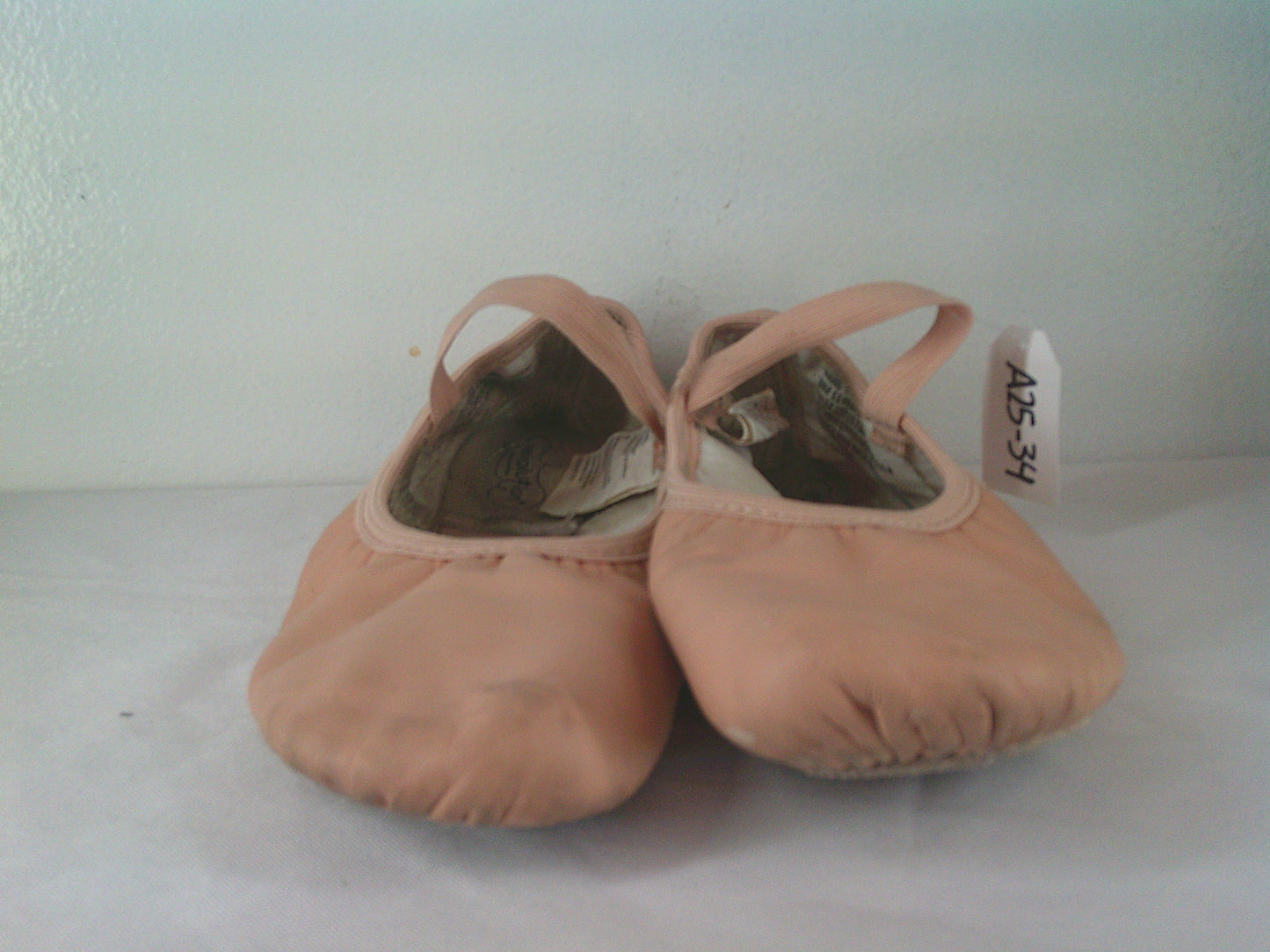 Pre-Owned Ballet Shoes Revolution Womens 7M Pull On Leather Single Strap Full Sole