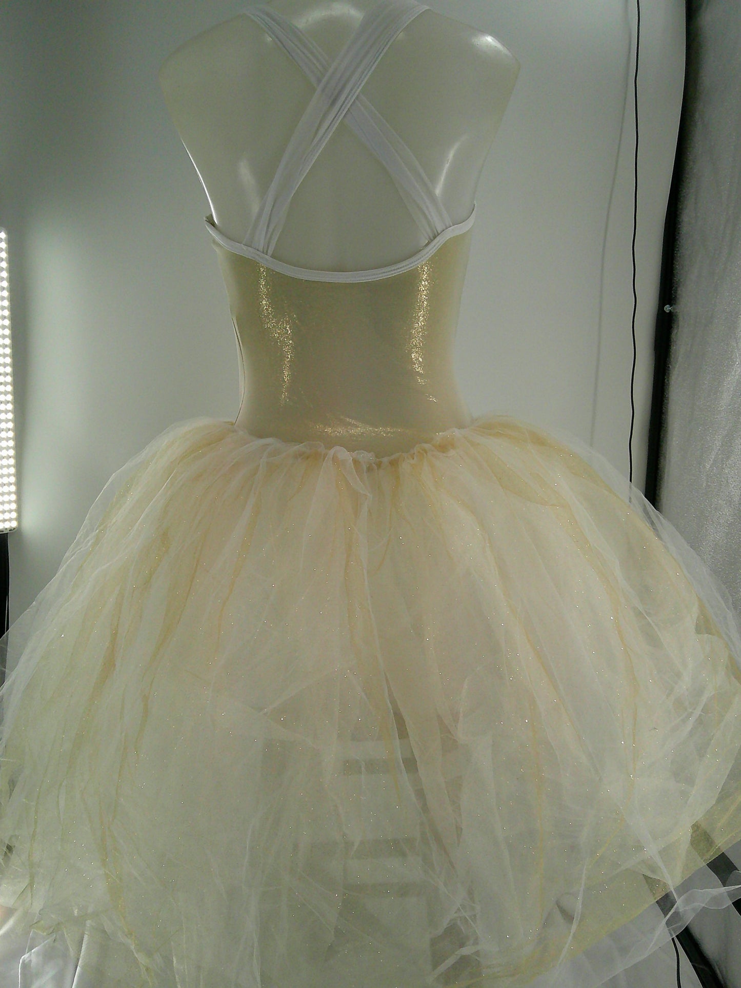 Pre-Owned Costume Curtain Call  C501L Medium Adult Gold  Tutu Ballet  Glitter
