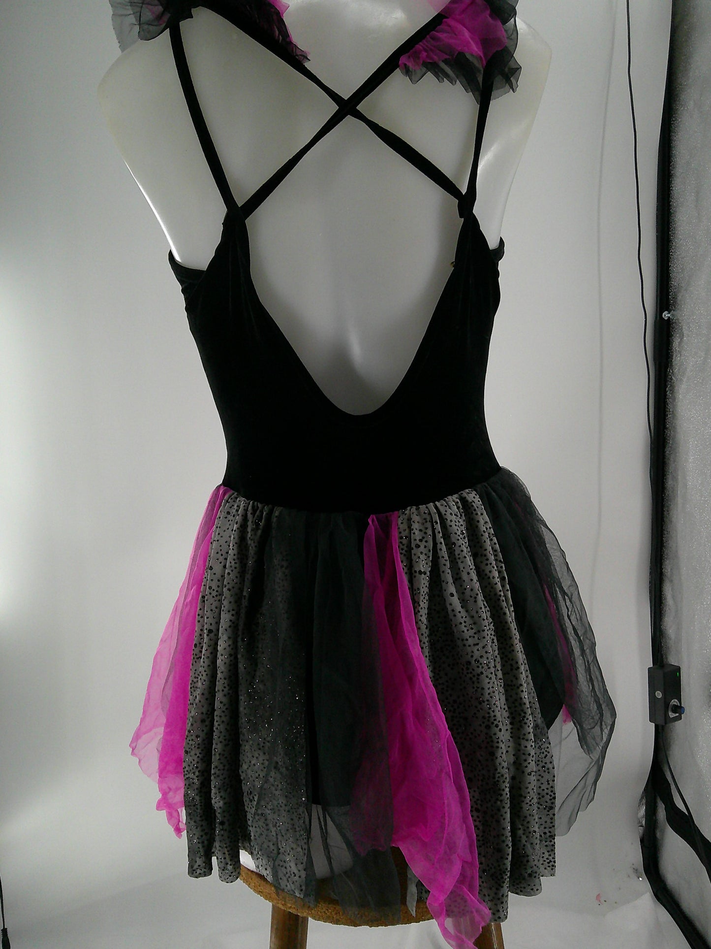 Pre-Owned Costume Curtain Call  E1008 Small Adult Pink Skirt Jazz Glitter