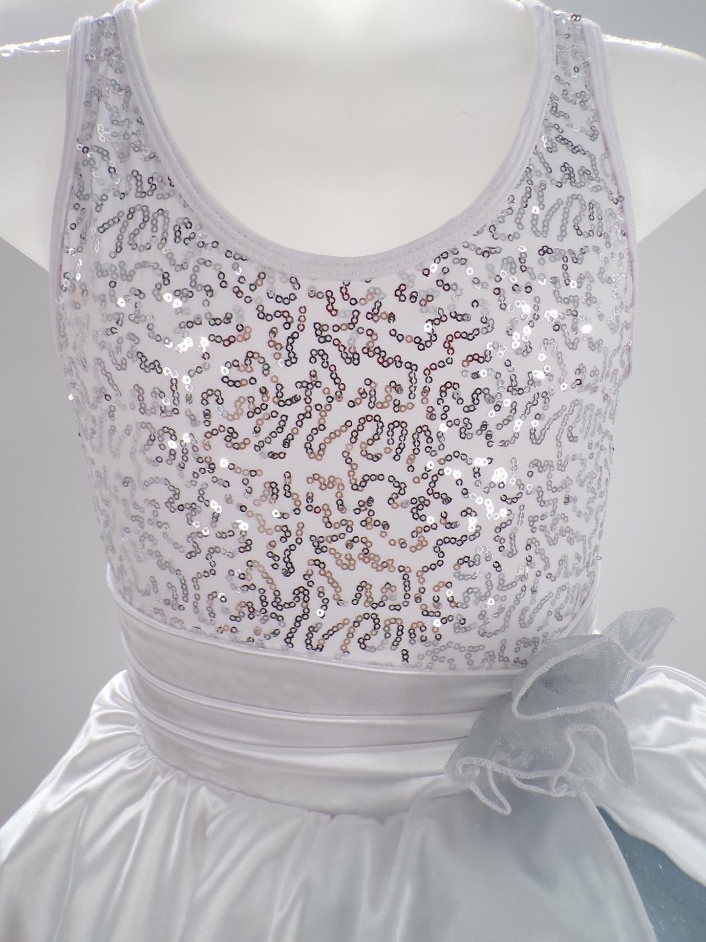 Pre-Owned Costume Curtain Call  E2328 Medium Child  Silver Tulle Skirt Jazz Sequin