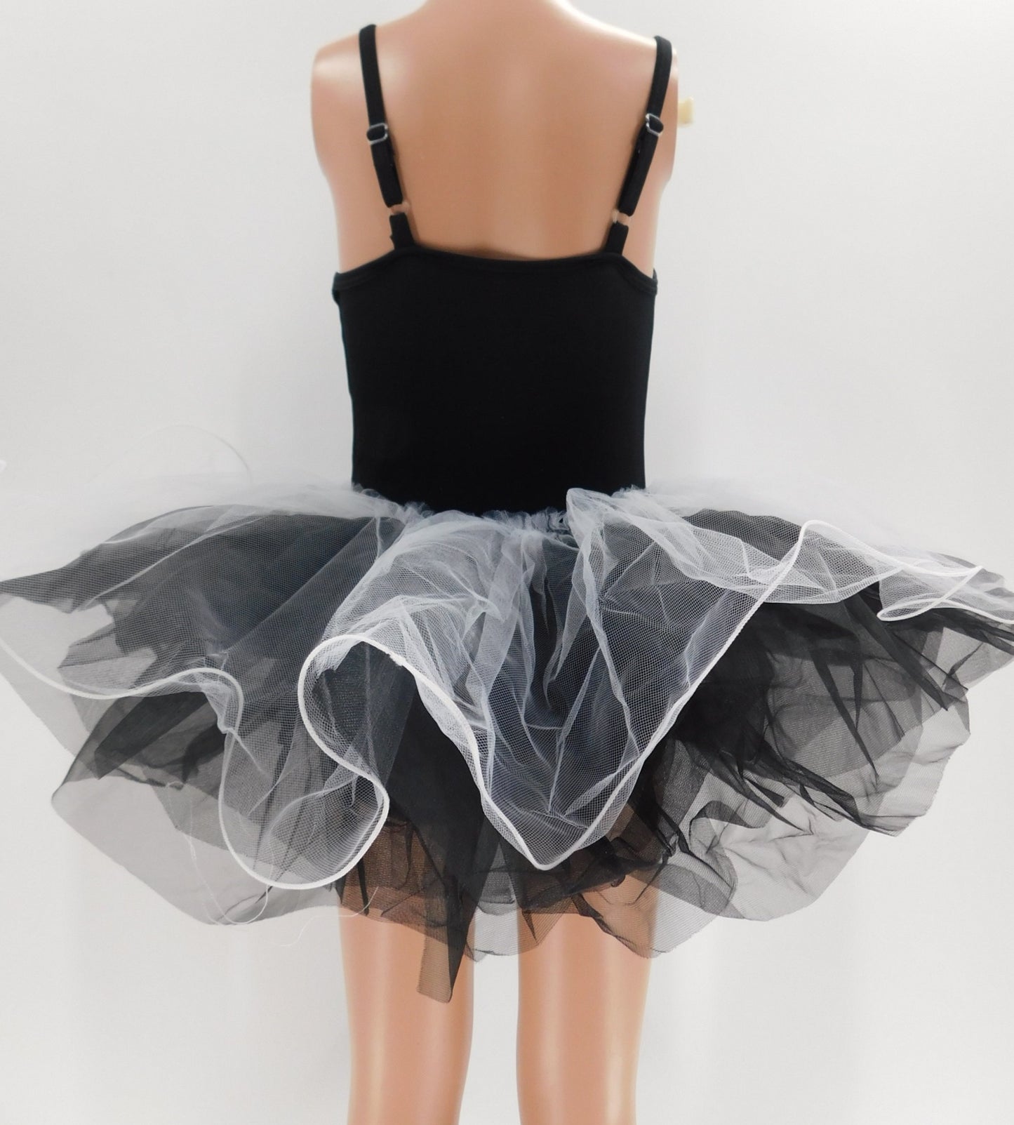 Pre-Owned Costume Curtain Call E2113 Medium Child Black White Sequin 2in1