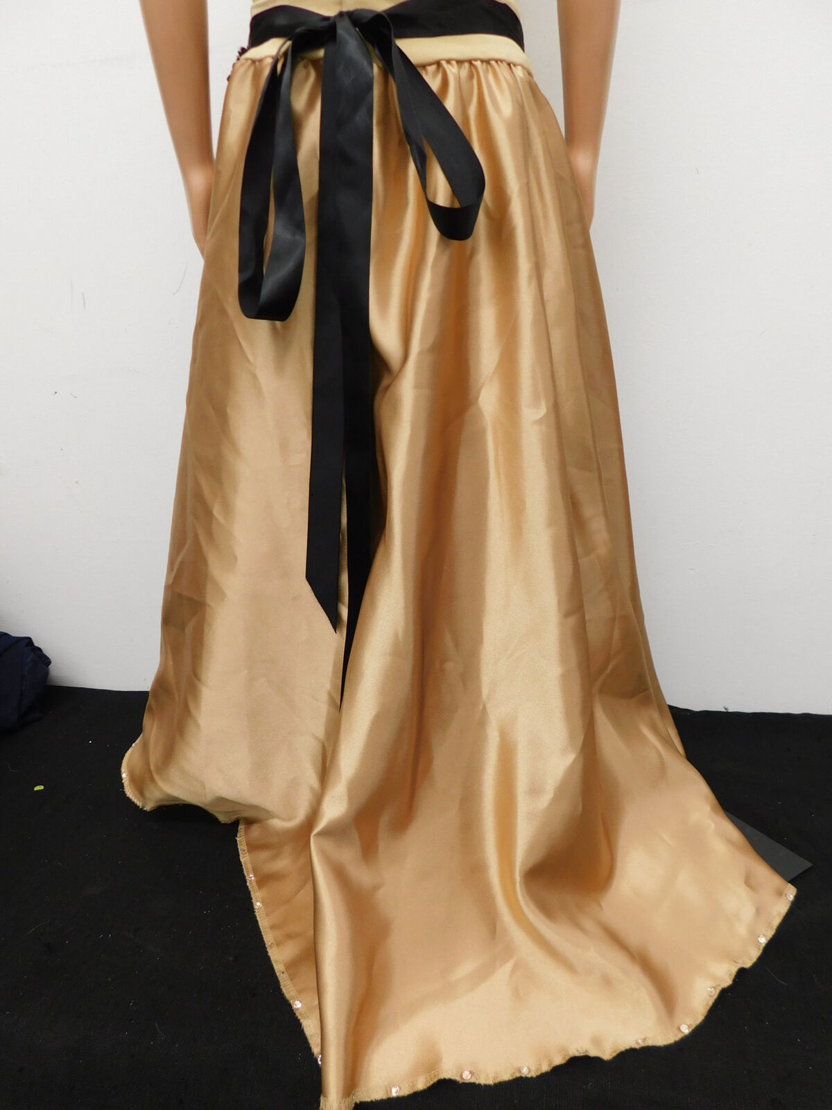 Pre-Owned Costume Kelle   Large Child Gold Flowy Dress Contemporary Stones