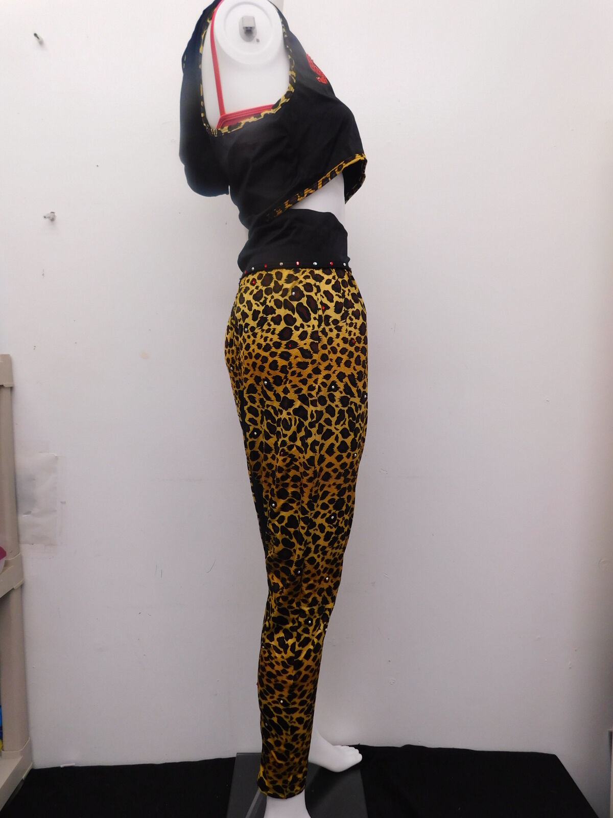 Pre-Owned Costume Curtain Call   XL Child Red 3 piece Hip Hop Rhinestones