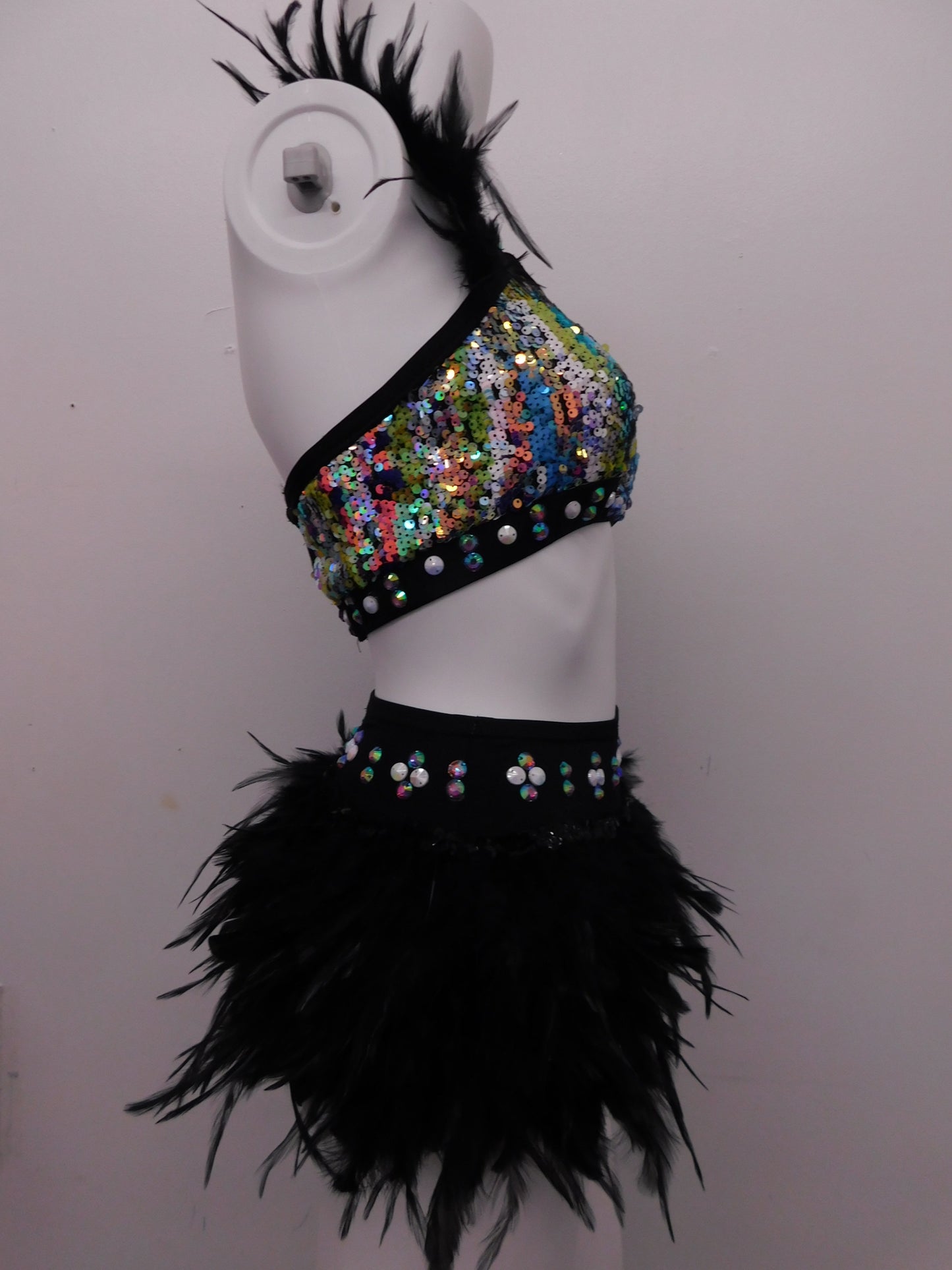 Pre-Owned Costume Large Child Black Glamour Jazz Musical Theater Feather Rhinestones 2 pc