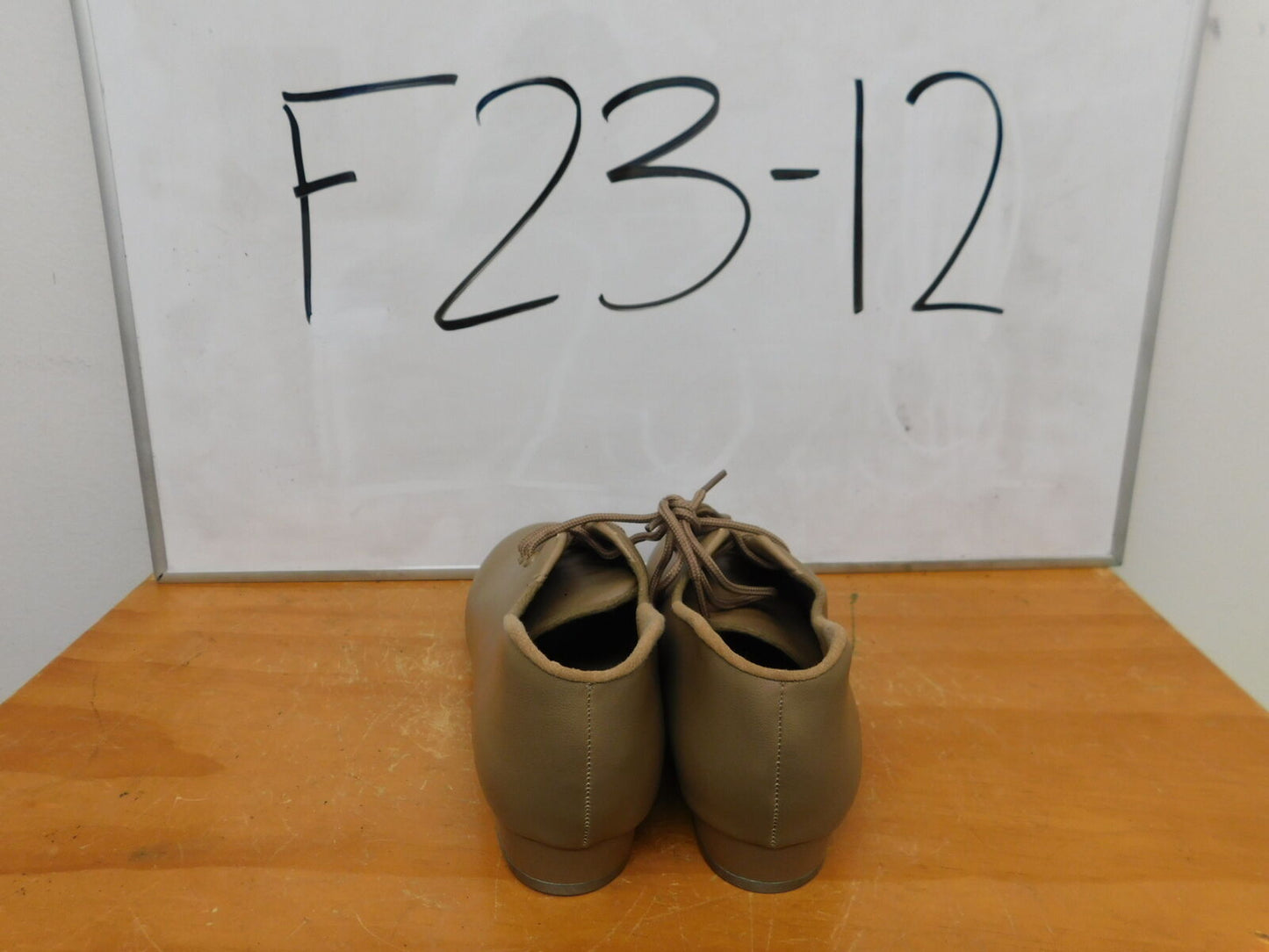 Pre-Owned Tap Shoes DanzNMotion Big Kid 4M Oxford   Student