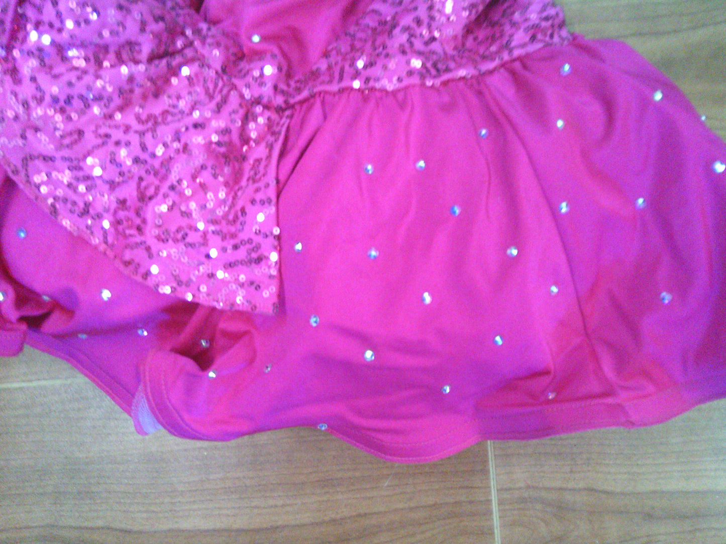 Pre-Owned Costume Weissman  12417 Small Child Pink Sparkle Jazz  Sequins 1
