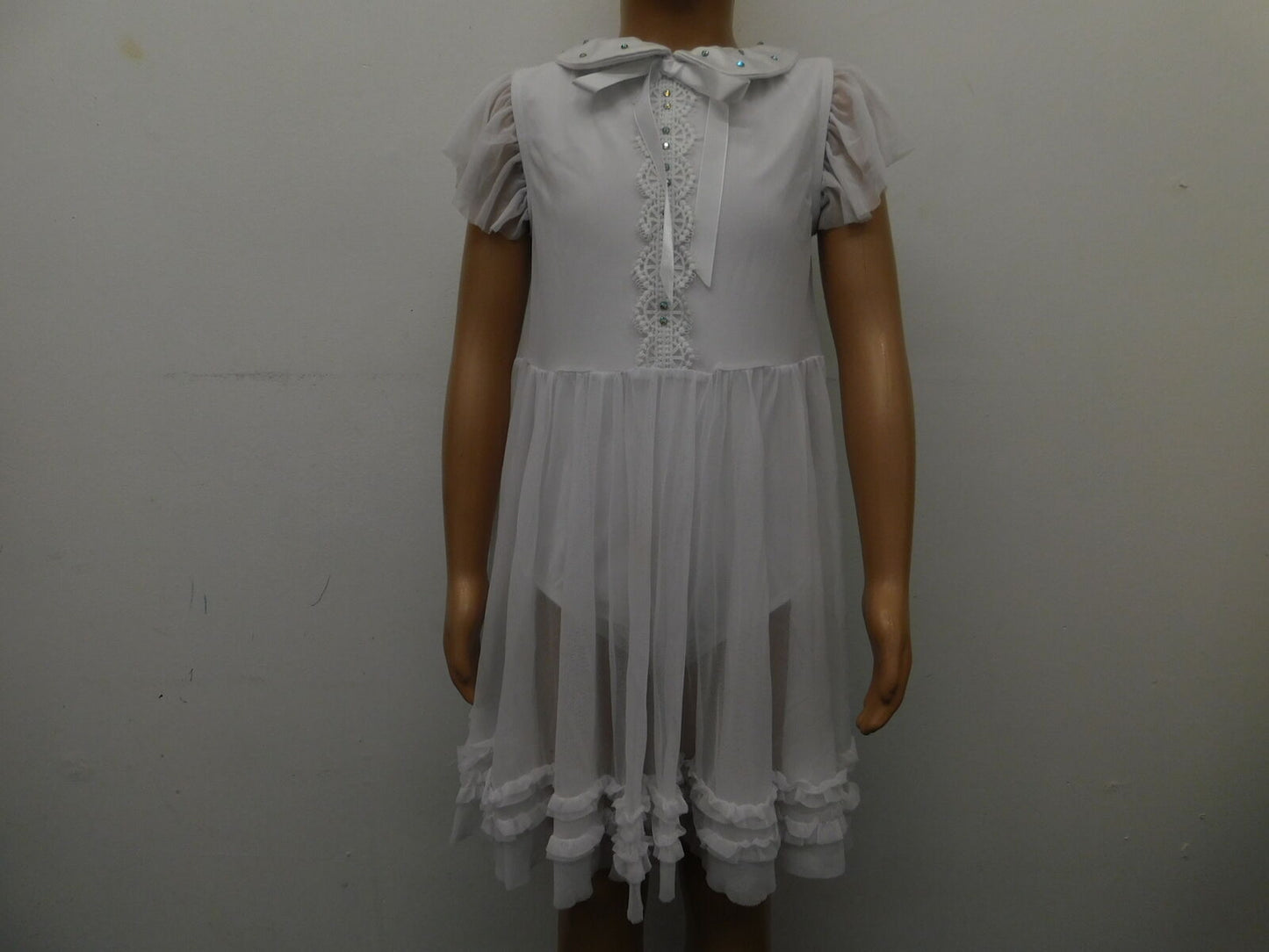 Pre-Owned Costume Weissman  11931 Intermediate Child White  Lyrical Rhinestones