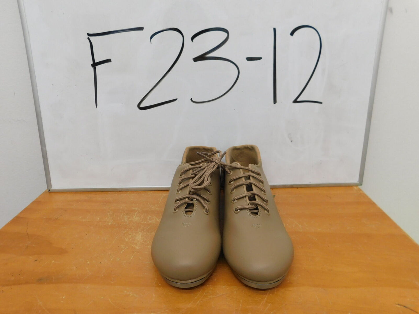 Pre-Owned Tap Shoes DanzNMotion Big Kid 4M Oxford   Student