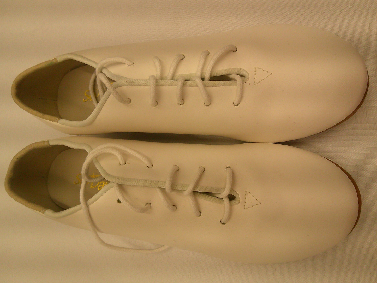 Pre-Owned Clogging Shoes NO TAPS So Danca 6M White Full Sole (Copy)