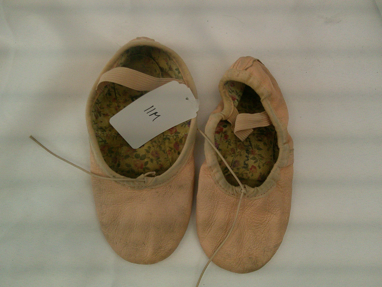 Pre-Owned Ballet Shoes DanzNMotion Toddler 11M  Leather Single Strap Full Sole