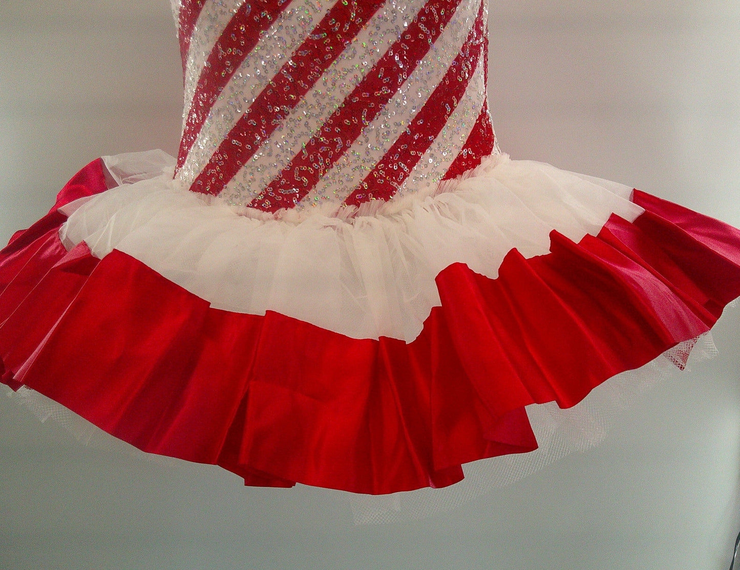 Pre-Owned Costume Ballet XL Child Red Curtain Call E565 Tutu Striped Sequin YAGP Nutcracker Holiday