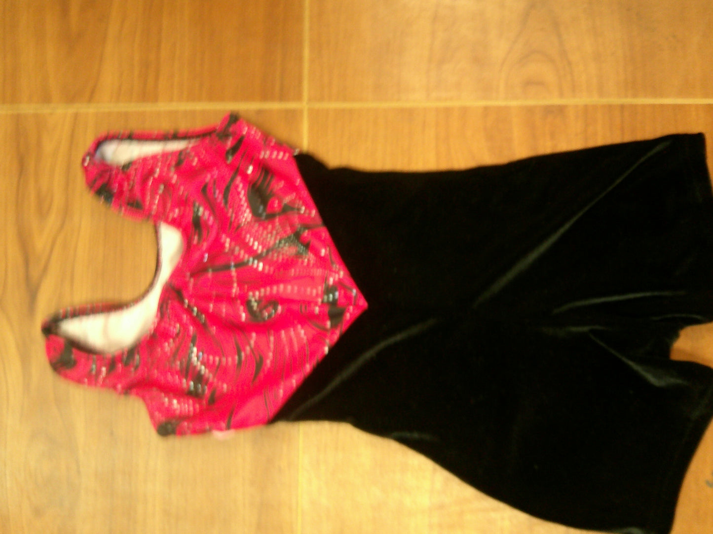Pre-Owned Gymnastics Biketard Leotard Small Child Black Velvet Red Print Tumbling