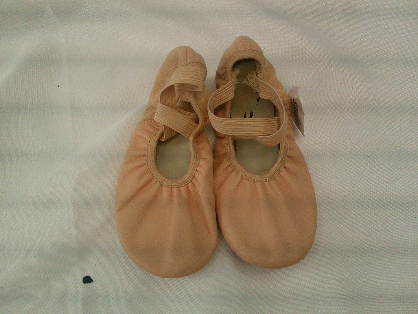 Pre-Owned Ballet Shoes DanzNMotion 397 Child 1M Leather Stretch Cross Strap Split Sole