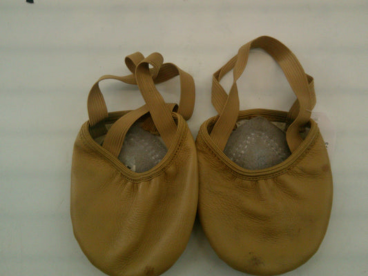 Pre-Owned Pirouette Turners DUX Dance Leather Medium Contemporary