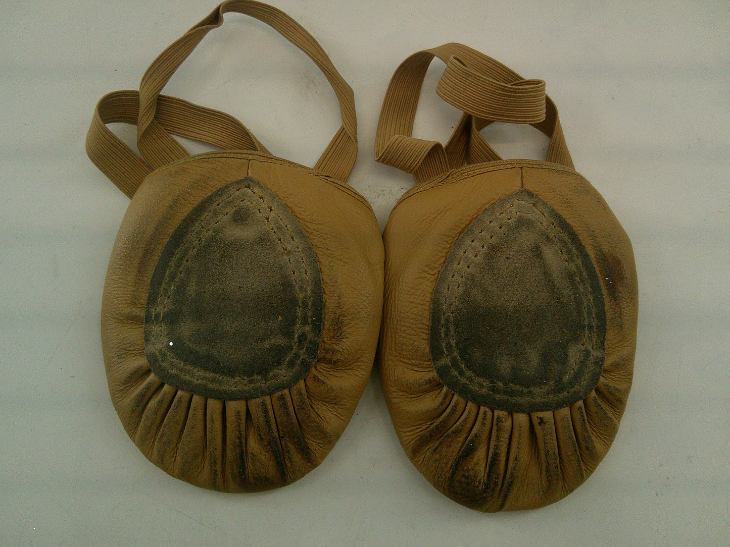 Pre-Owned Pirouette Turners DUX Dance Leather Medium Contemporary