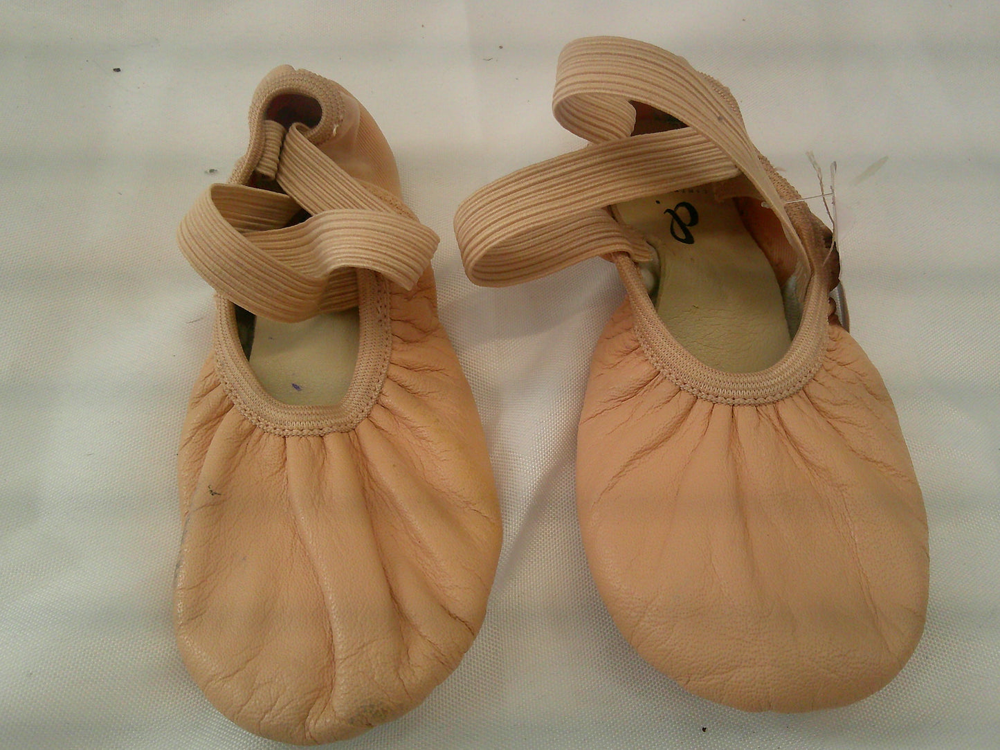Pre-Owned Ballet Shoes DanzNMotion 397 Child 11M Leather Stretch Cross Strap Split Sole