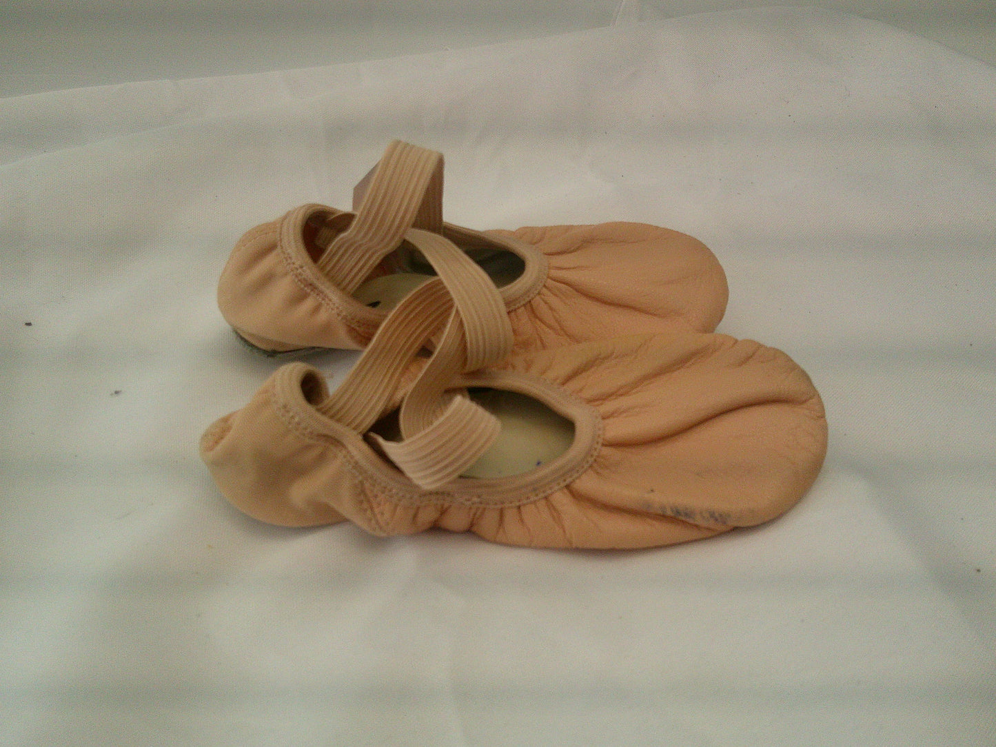 Pre-Owned Ballet Shoes DanzNMotion 397 Child 11M Leather Stretch Cross Strap Split Sole