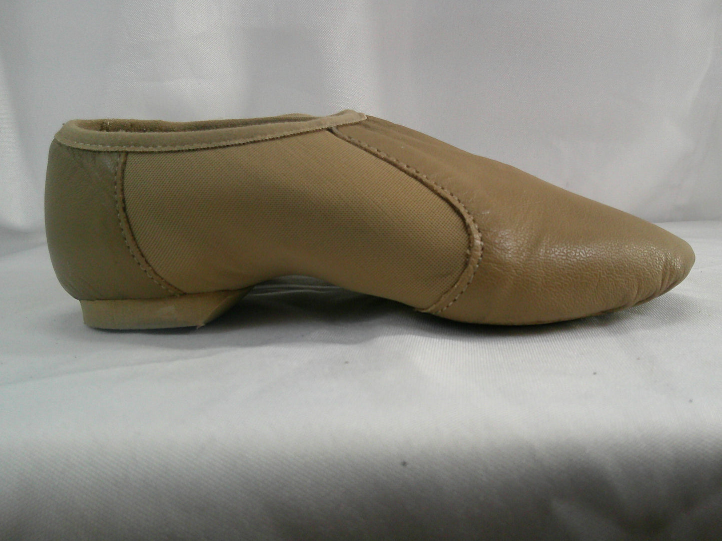 Pre-Owned Jazz Shoes DanzNMotion 9157Youth size 2 Stretch Leather Pull On Split Sole