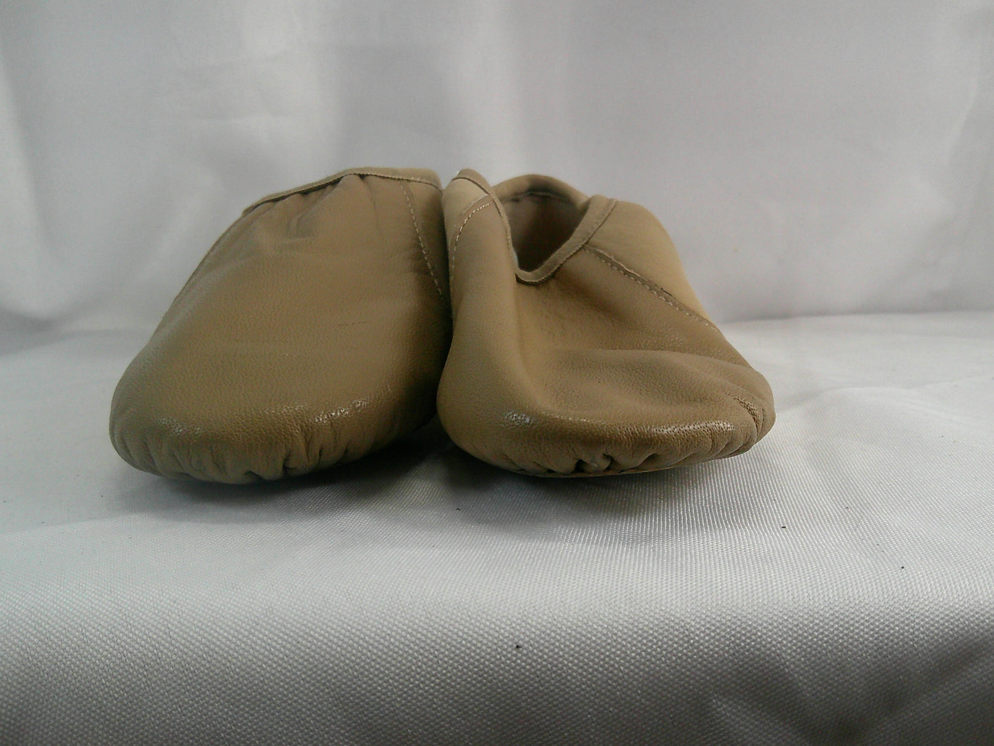 Pre-Owned Jazz Shoes DanzNMotion 9157Youth size 2 Stretch Leather Pull On Split Sole