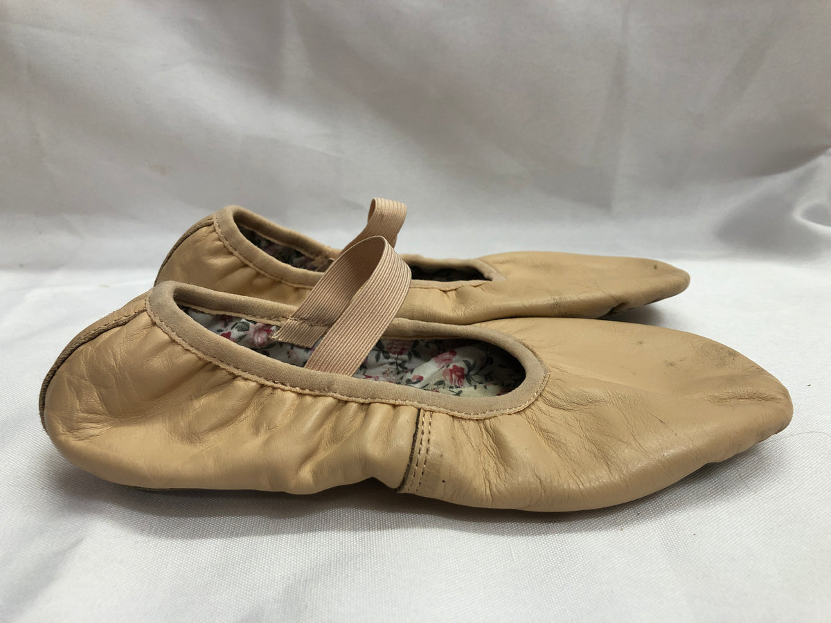 Pre-Owned Ballet Shoes DanzNMotion Child 2M Leather Single Strap Full Sole