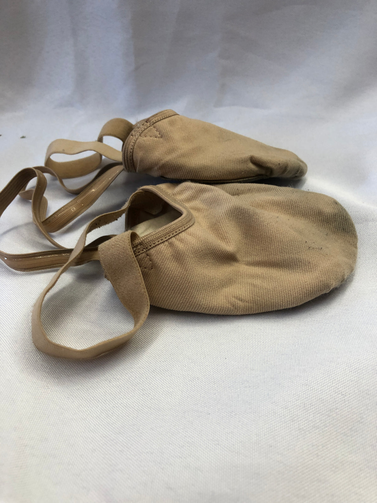 Pre-Owned Contemporary Shoes Adult XL Large Tan DanzNMotion Turner Stretch Canvas