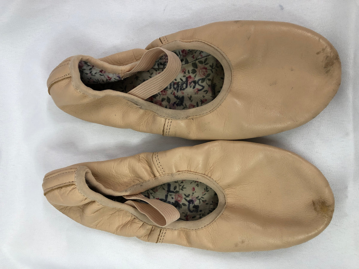 Pre-Owned Ballet Shoes DanzNMotion Adult 6M Leather Single Strap Full Sole