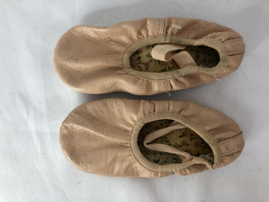 Pre-Owned Ballet Shoes DanzNMotion Child 8.5M Leather Single Strap Full Sole
