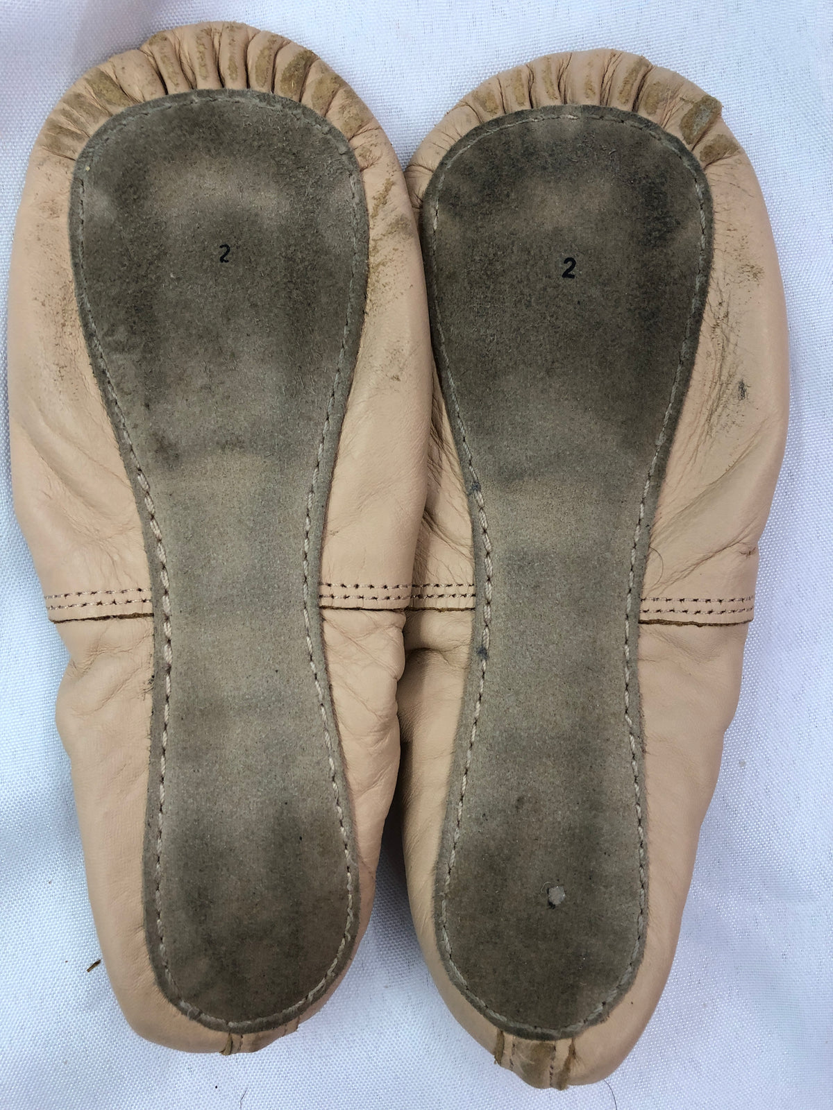 Pre-Owned Ballet Shoes DanzNMotion Child 2M Leather Single Strap Full Sole