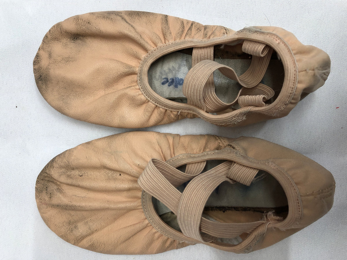 Pre-Owned Ballet Shoes DanzNMotion 397 Child 1M Leather Stretch Cross Strap Split Sole