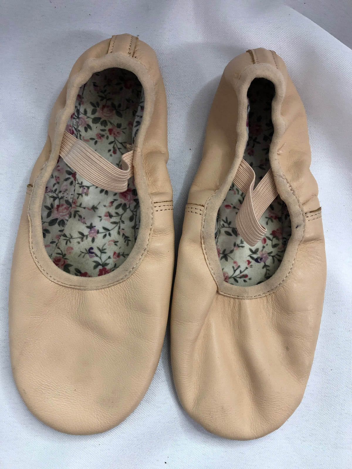 Pre-Owned Ballet Shoes DanzNMotion Child 2.5M Leather Single Strap Full Sole