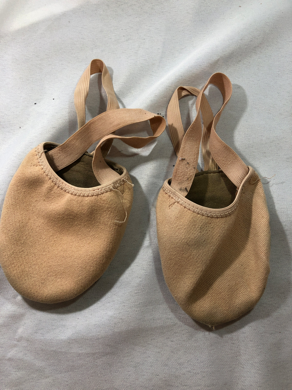 Pre-Owned Turners Shoes XL Adult Tan Danz N Motion 365 Pirouette Canvas Elastic Suede Contemporary