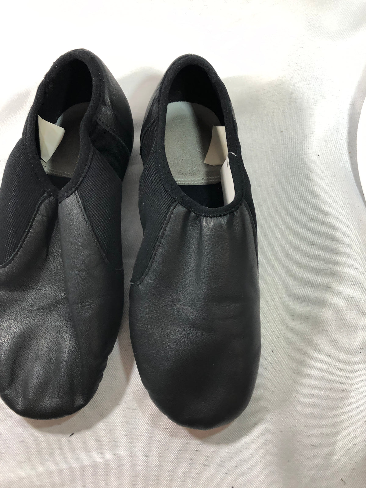 Pre-Owned Jazz Shoes Adult 7M Black DanzNMotion Stretch Leather Pull On Split Sole (Copy)