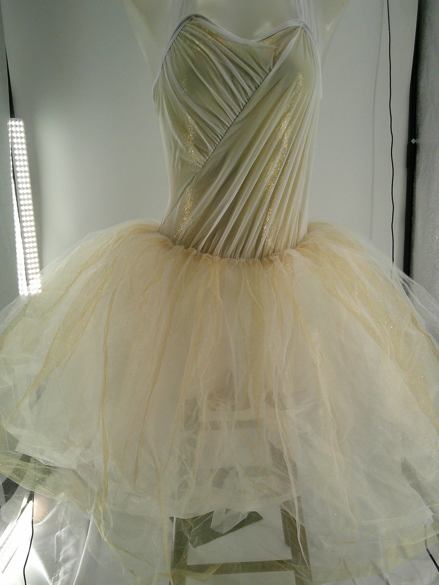 Pre-Owned Costume Curtain Call  C501L Medium Adult Gold  Tutu Ballet  Glitter