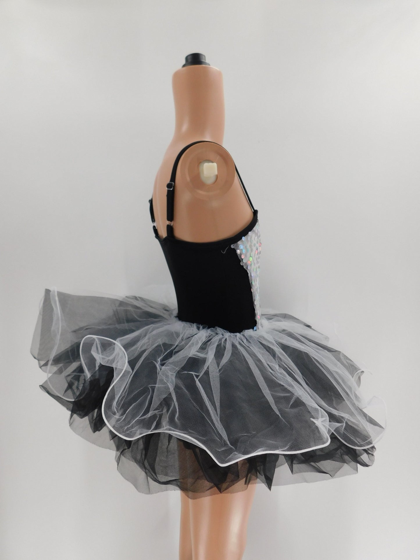 Pre-Owned Costume Curtain Call E2113 Medium Child Black White Sequin 2in1